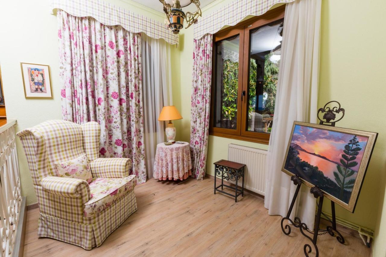 Beachfront Family Villa Katerina With Private Pool, Playground, Bbq & Amazing Sea Views! Petres  Eksteriør billede