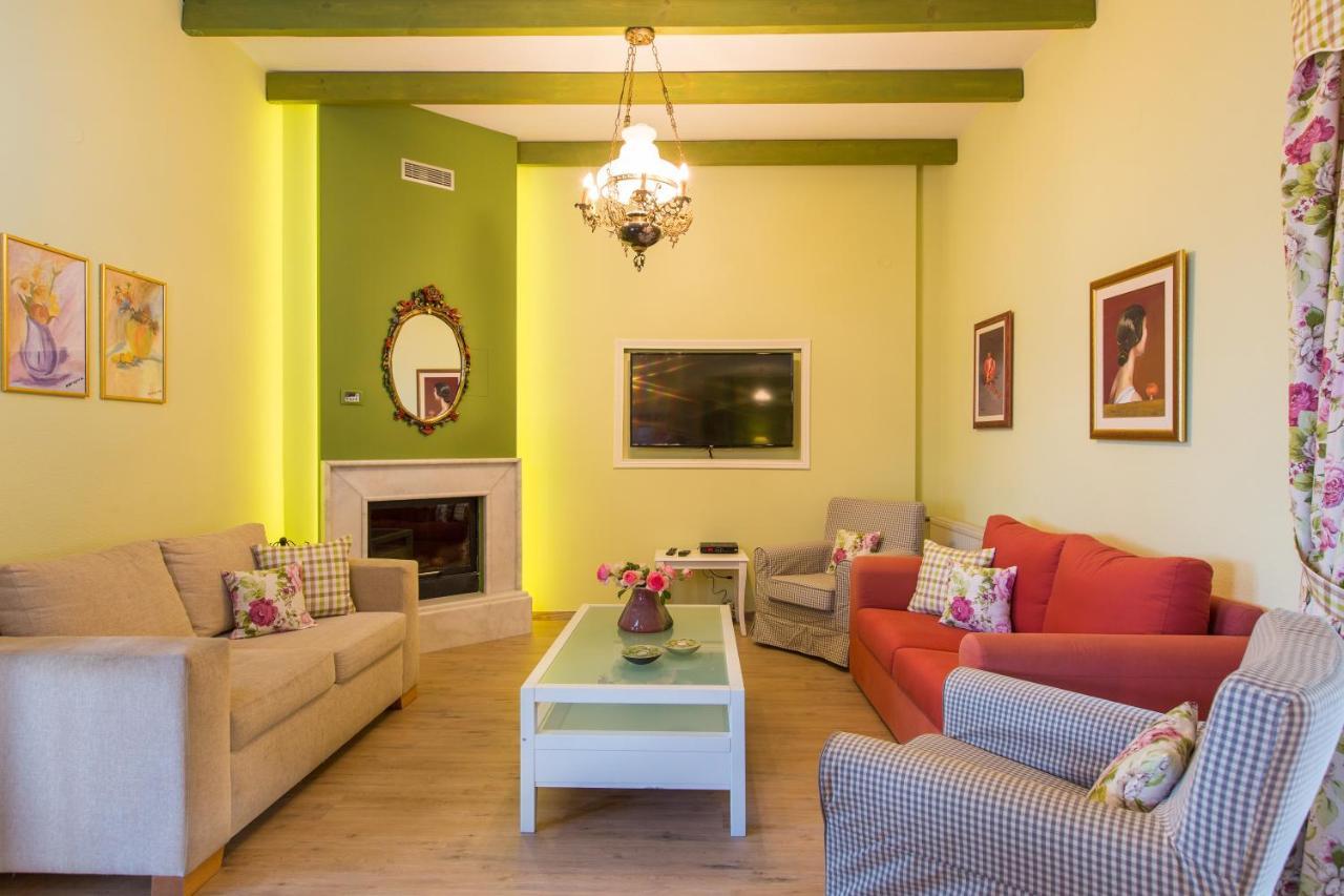 Beachfront Family Villa Katerina With Private Pool, Playground, Bbq & Amazing Sea Views! Petres  Eksteriør billede