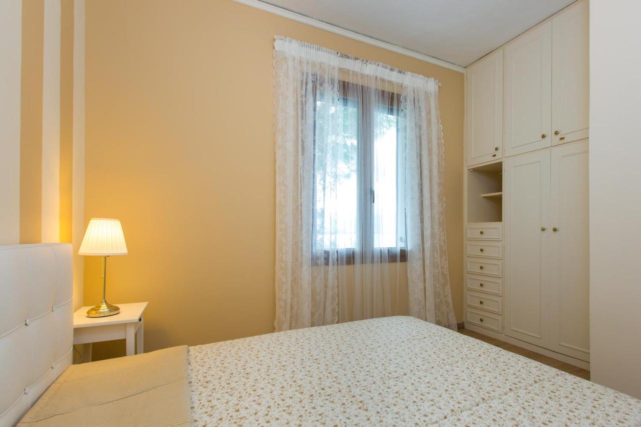 Beachfront Family Villa Katerina With Private Pool, Playground, Bbq & Amazing Sea Views! Petres  Eksteriør billede