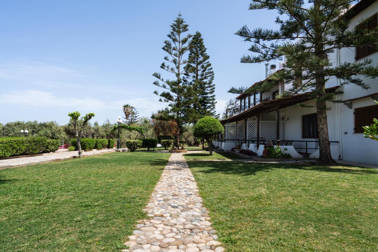 Beachfront Family Villa Katerina With Private Pool, Playground, Bbq & Amazing Sea Views! Petres  Eksteriør billede