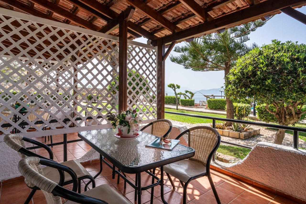 Beachfront Family Villa Katerina With Private Pool, Playground, Bbq & Amazing Sea Views! Petres  Eksteriør billede