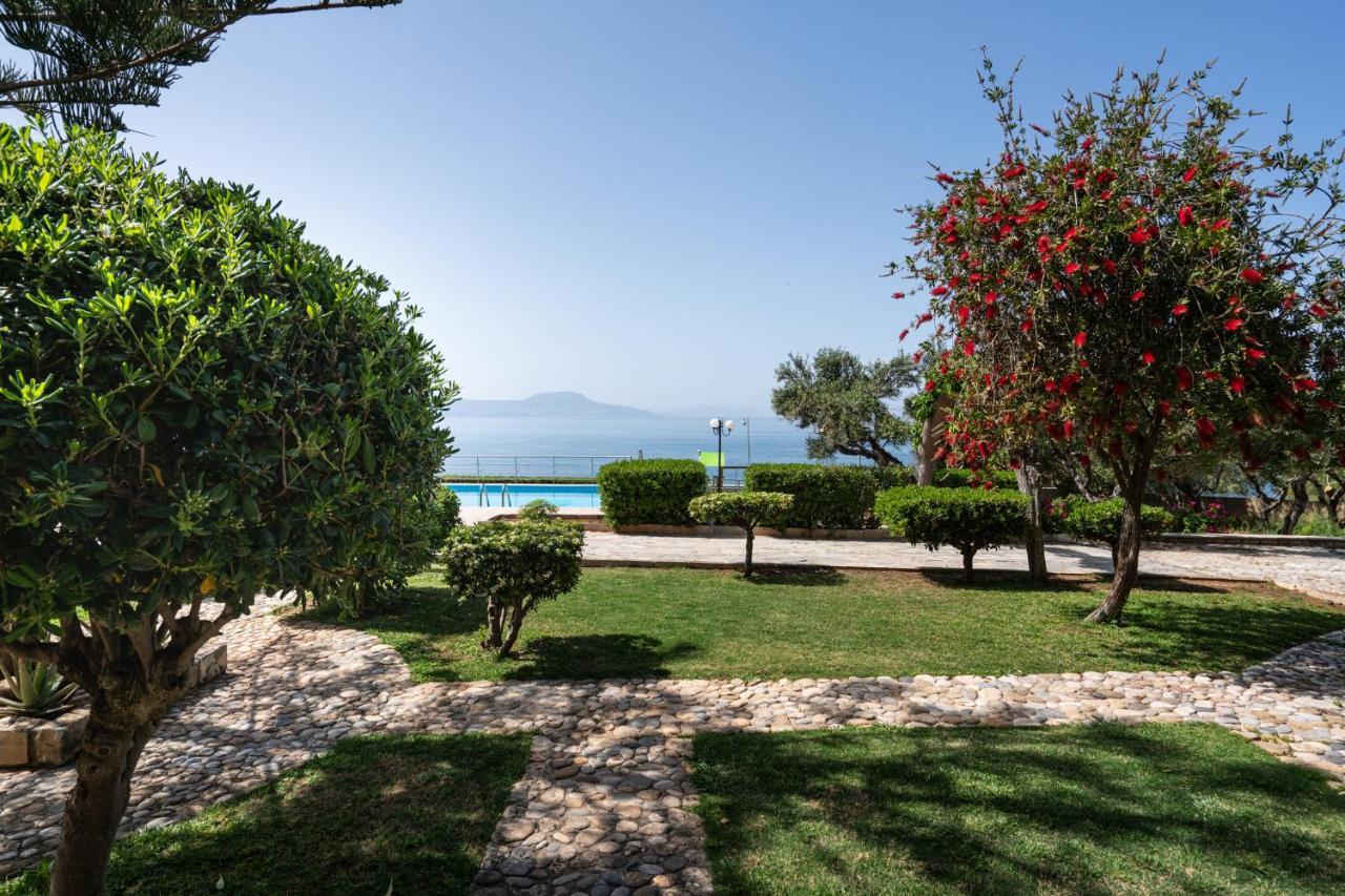 Beachfront Family Villa Katerina With Private Pool, Playground, Bbq & Amazing Sea Views! Petres  Eksteriør billede