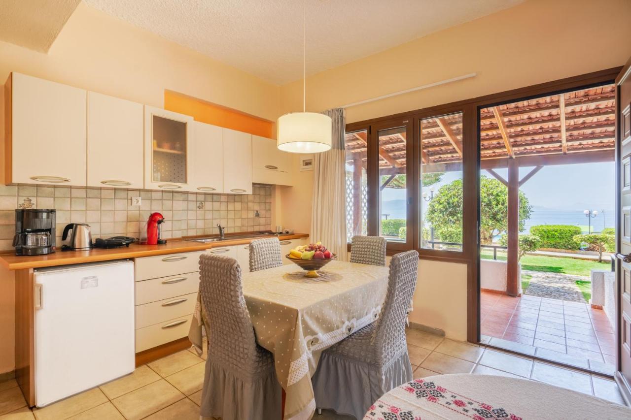Beachfront Family Villa Katerina With Private Pool, Playground, Bbq & Amazing Sea Views! Petres  Eksteriør billede