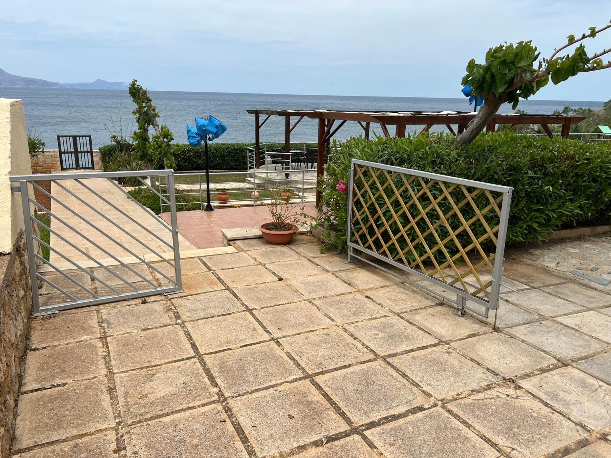 Beachfront Family Villa Katerina With Private Pool, Playground, Bbq & Amazing Sea Views! Petres  Eksteriør billede