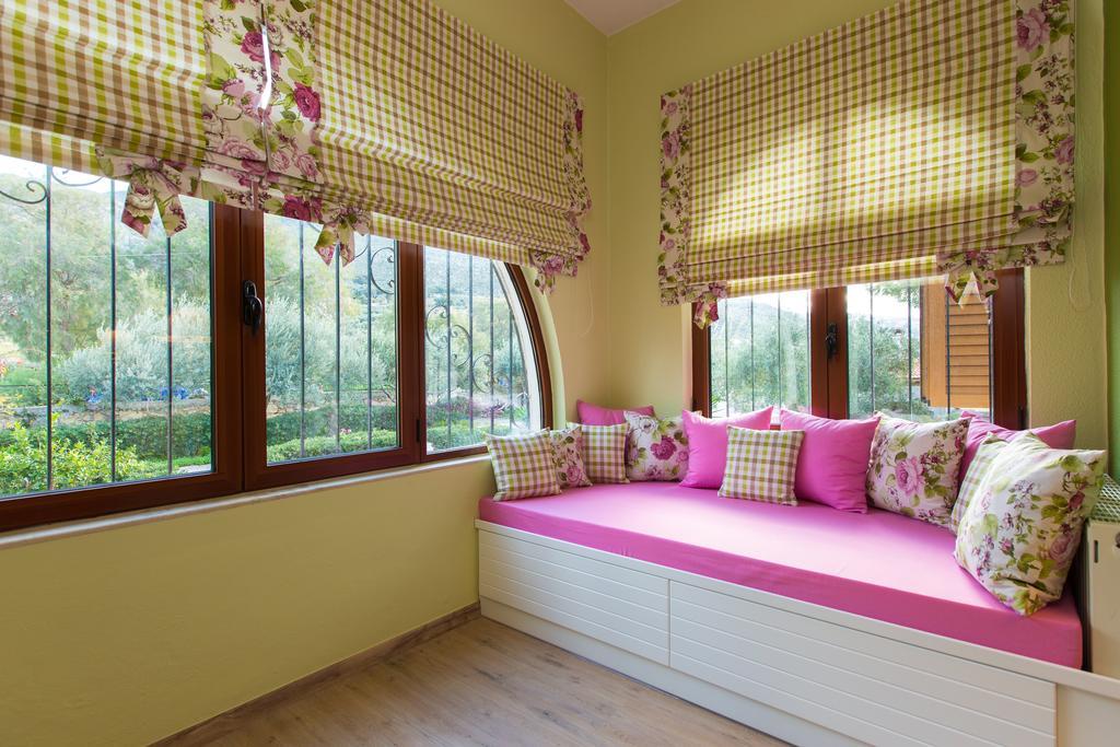 Beachfront Family Villa Katerina With Private Pool, Playground, Bbq & Amazing Sea Views! Petres  Eksteriør billede